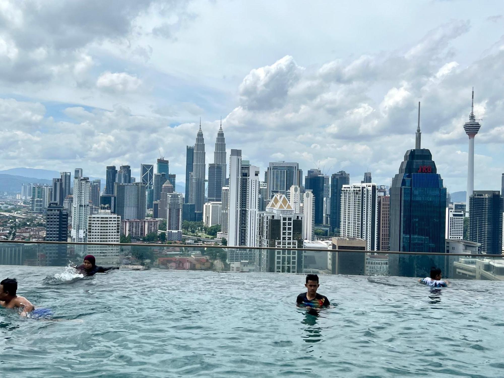 Regalia Sky Pool Klcc By Pasira Home Kuala Lumpur Exterior photo